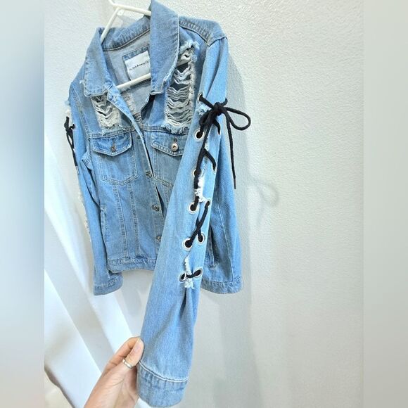 The style between us jean jacket ripped, laced, distressed size  large - Picture 3 of 5